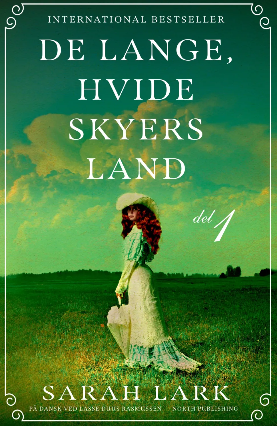 De lange, hvide skyers land - del 1 (Bog, Paperback, Dansk) af Sarah Lark