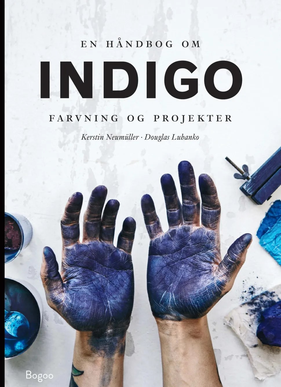 En håndbog om indigo: Farvning og projekter (Bog, Hardback, Dansk) af Douglas Luhanko og Kerstin Neumüller