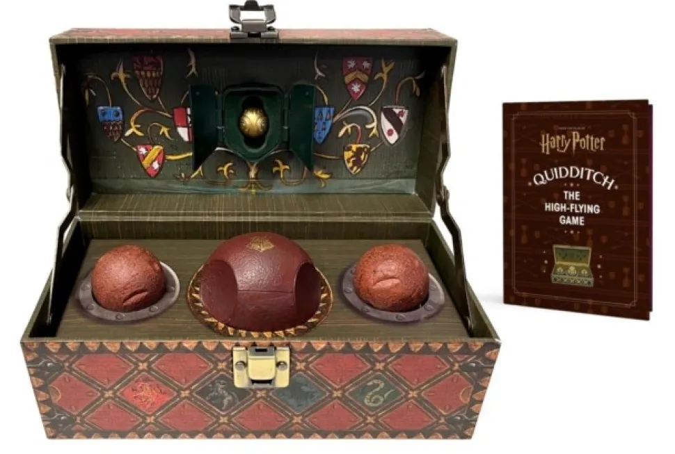 Harry Potter Collectible Quidditch Set (Includes Removeable Golden Snitch!): Revised ... (Engelsk)