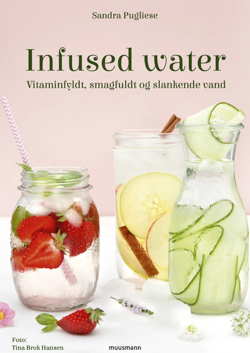 Infused water: Vitaminfyldt, smagfuldt og slankende vand (Bog, Indbundet, Dansk) af Sandra Pugliese