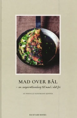 Mad over bål: en inspirationsbog til mad i det fri - [RODEKASSE/DEFEKT] (Bog, Indbundet, Dansk) af Pernille Hoffmann Køppen
