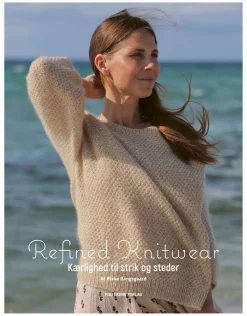 Refined Knitwear.: Kærlighed til strik og steder (Bog, Hardback, Dansk) af Rikke Bangsgaard