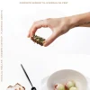 SNACKS: Perfekte bidder til hverdag og fest (Bog, Hardback, Dansk) af Nicolaj Møller