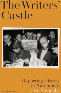The Writers' Castle: Reporting History at Nuremberg - [RODEKASSE/DEFEKT] (Bog, Hardback, Engelsk) af Uwe Neumahr