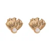 Timi of Sweden: Aria - Shell with Pearl Stud Earrings - Gold (Smykke, Earrings)
