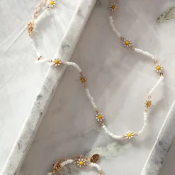 Timi of Sweden: Astrid - Flower Daisy Enamel Necklace (Smykke, Necklace)