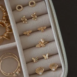 Timi of Sweden: Beatrice - Bee Ear Cuff - Gold (Smykke, Earrings)