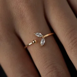 Timi of Sweden: Leah - White Crystal Leaf Ring - Gold (Smykke, Rings)
