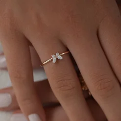 Timi of Sweden: Leah - White Crystal Butterfly Ring (Smykke, Rings)