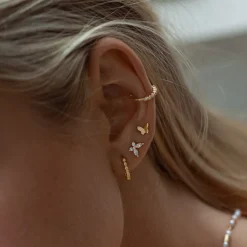 Timi of Sweden: Liza - Mini Butterfly Stud Earrings - Gold (Smykke, Earrings)